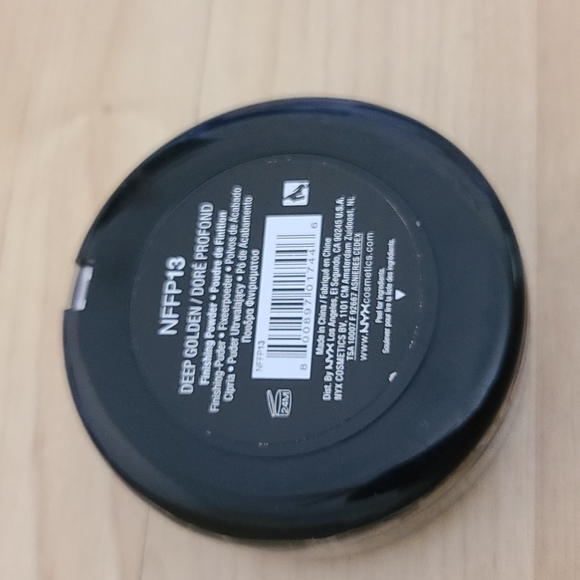 NYX Professional Makeup #NOFILTER Finishing Powder Deep Golden - Picture 6 of 6